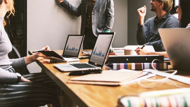 Outsourcing pracowniczy a praca tymczasowa — kluczowe różnice dla pracodawcy